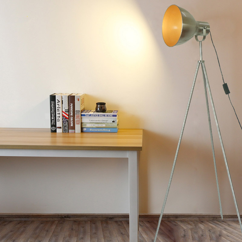 Vindemiatio Swingable Tripode Solum Lamp